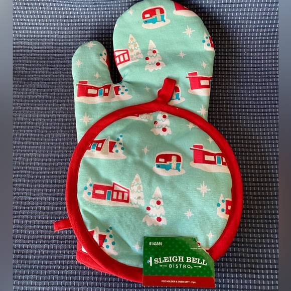 Sleigh Bell Bistro two (2) piece Kitchen Set with Winter Camper Design - Picture 1 of 3